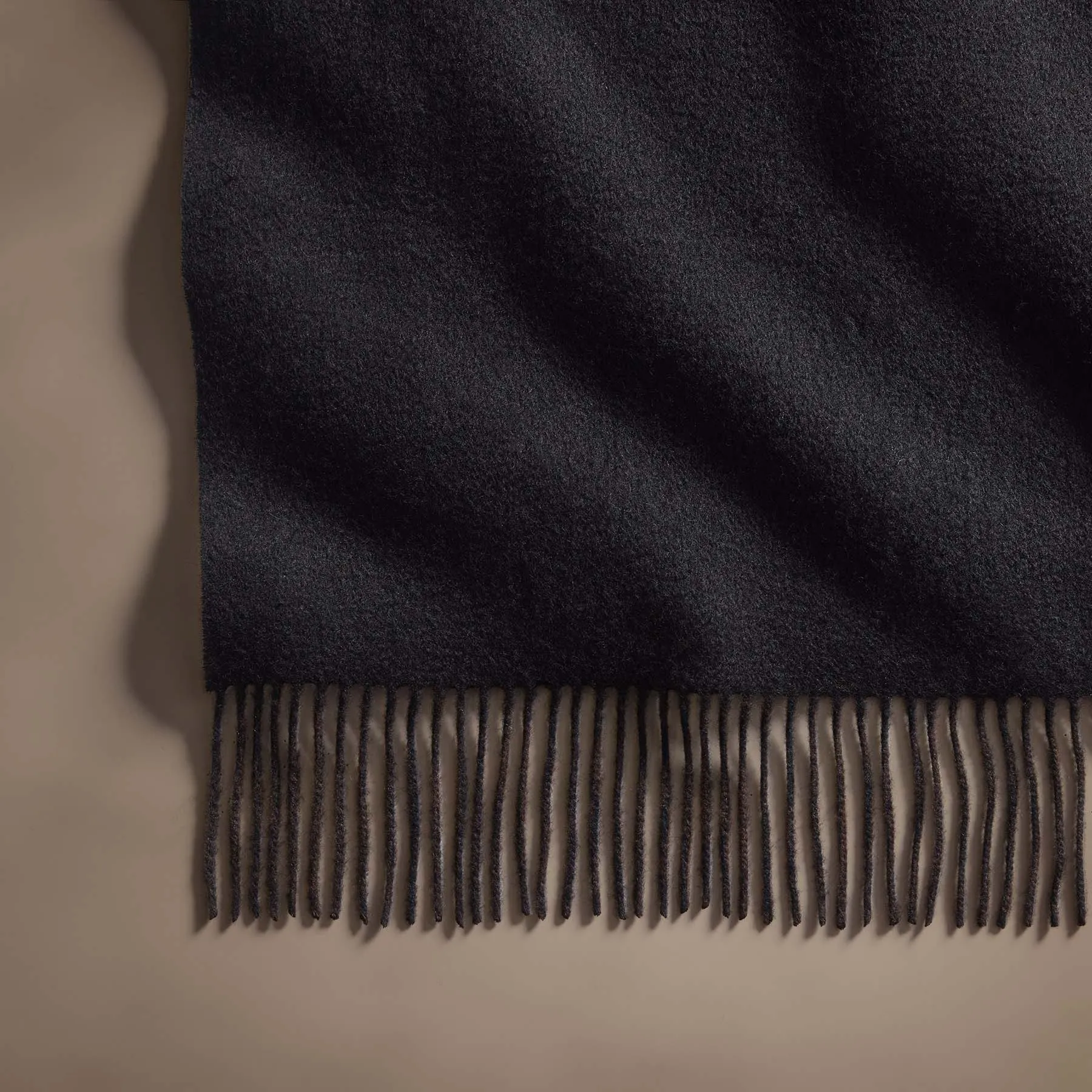 Double Sided Woven Cashmere Blanket - Black/Kona