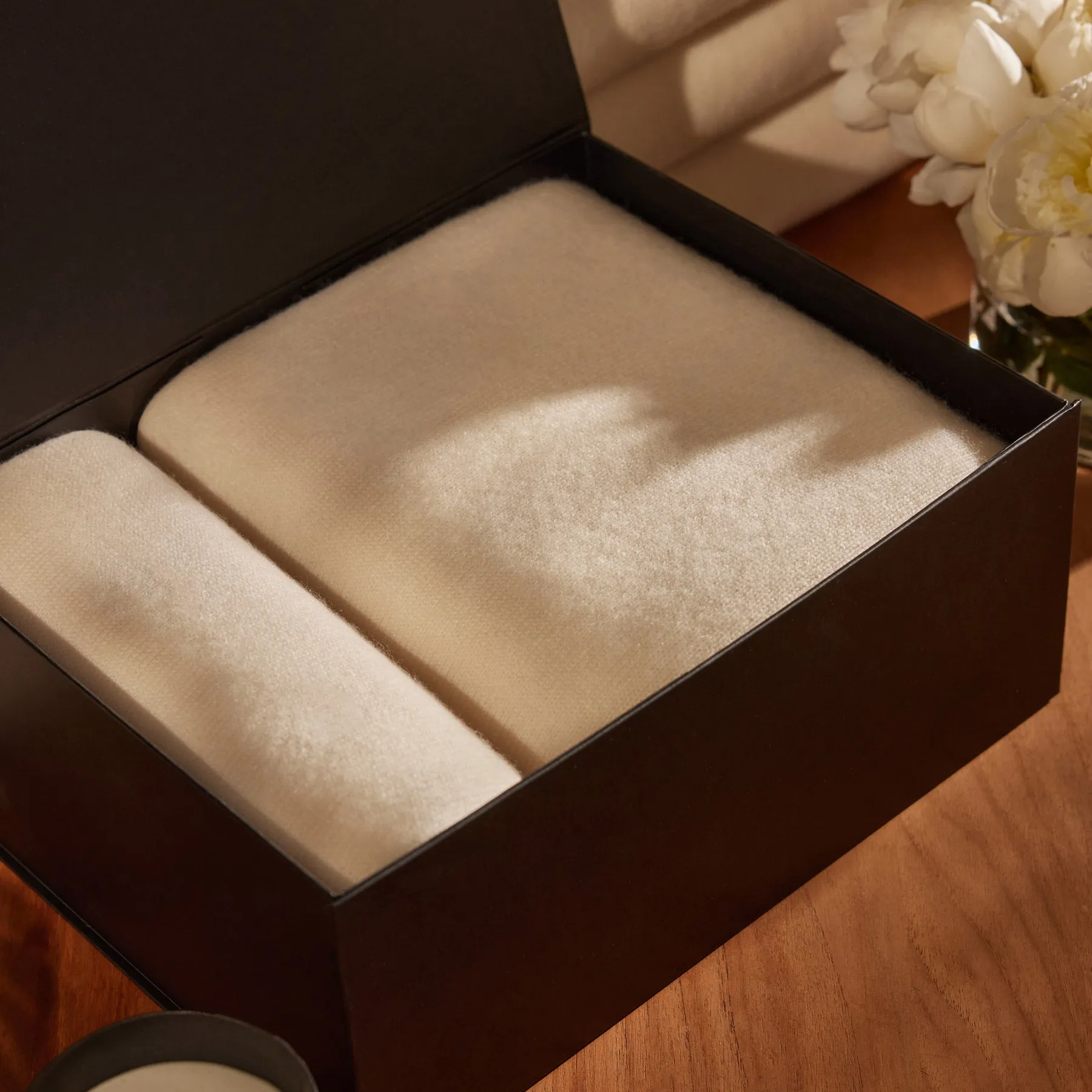 Solid Cashmere Blanket Gift Box - White